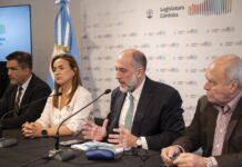 El ministro Guillermo Acosta presentó el Presupuesto 2026 en la Legislatura